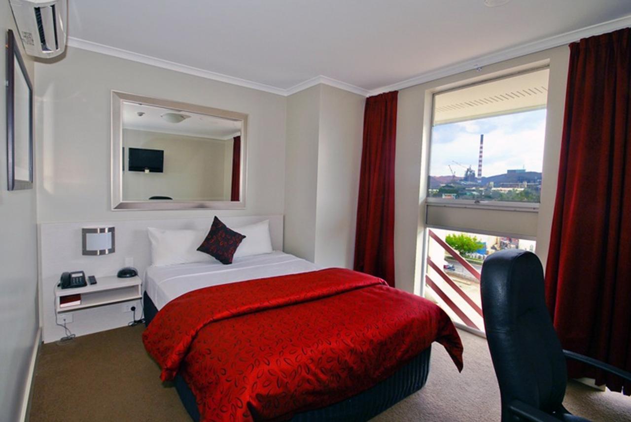 Isa Hotel Mount Isa Buitenkant foto